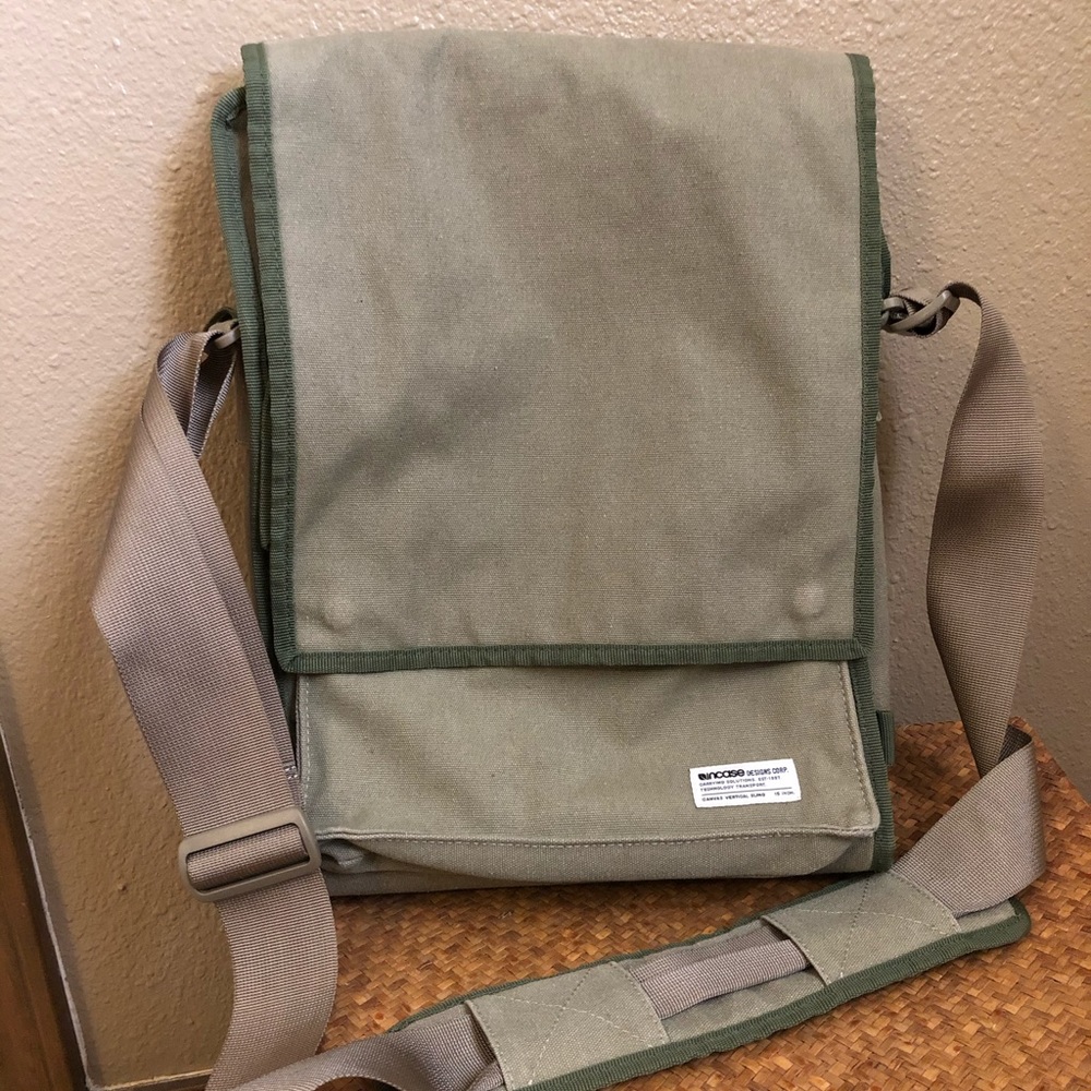 InCase Designs Corp 15 inch canvas laptop bag